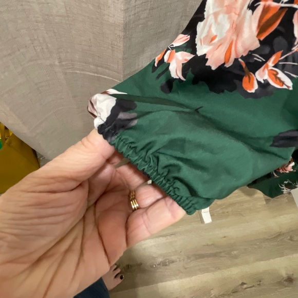 Green floral .beautiful dress - Picture 6 of 6